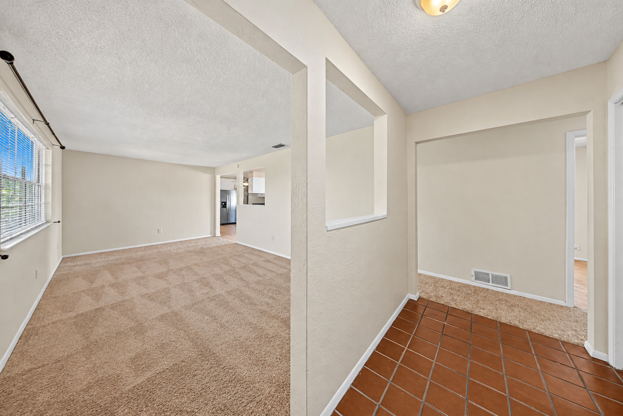 77 Valencia Dr - Photo 4 of 39