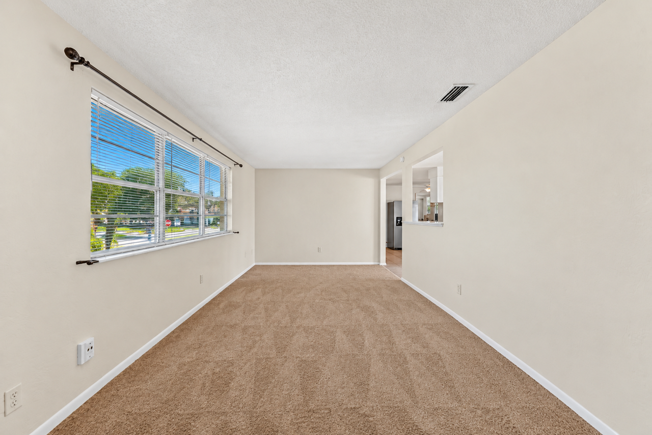 77 Valencia Dr - Photo 6 of 39