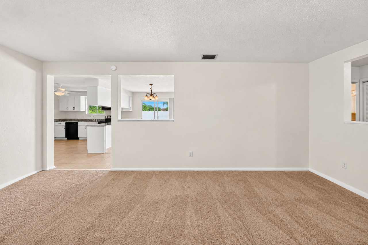 77 Valencia Dr - Photo 7 of 39