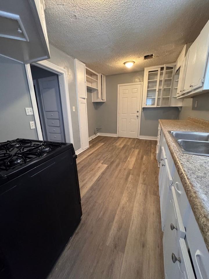 1360 N Boston Ave - Photo 4 of 6