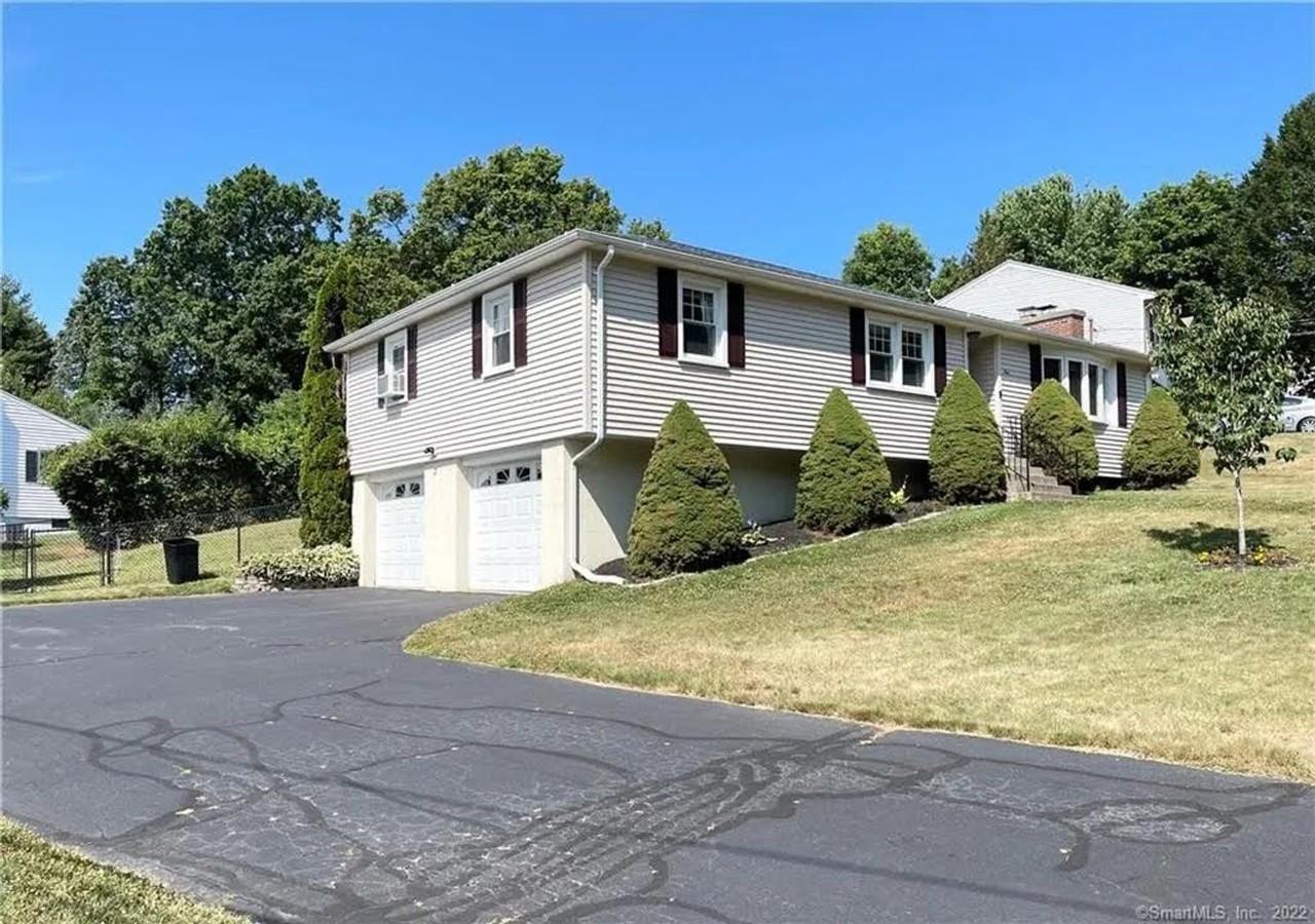 4 Pierson Dr - Photo 2 of 22