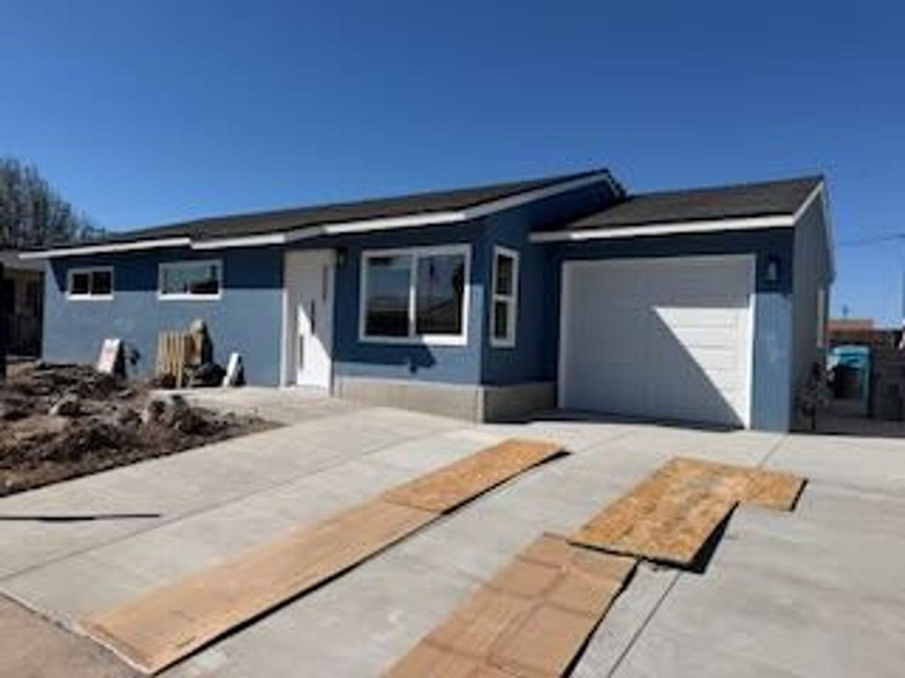 444 Sunnyside Ave - Photo 3 of 27