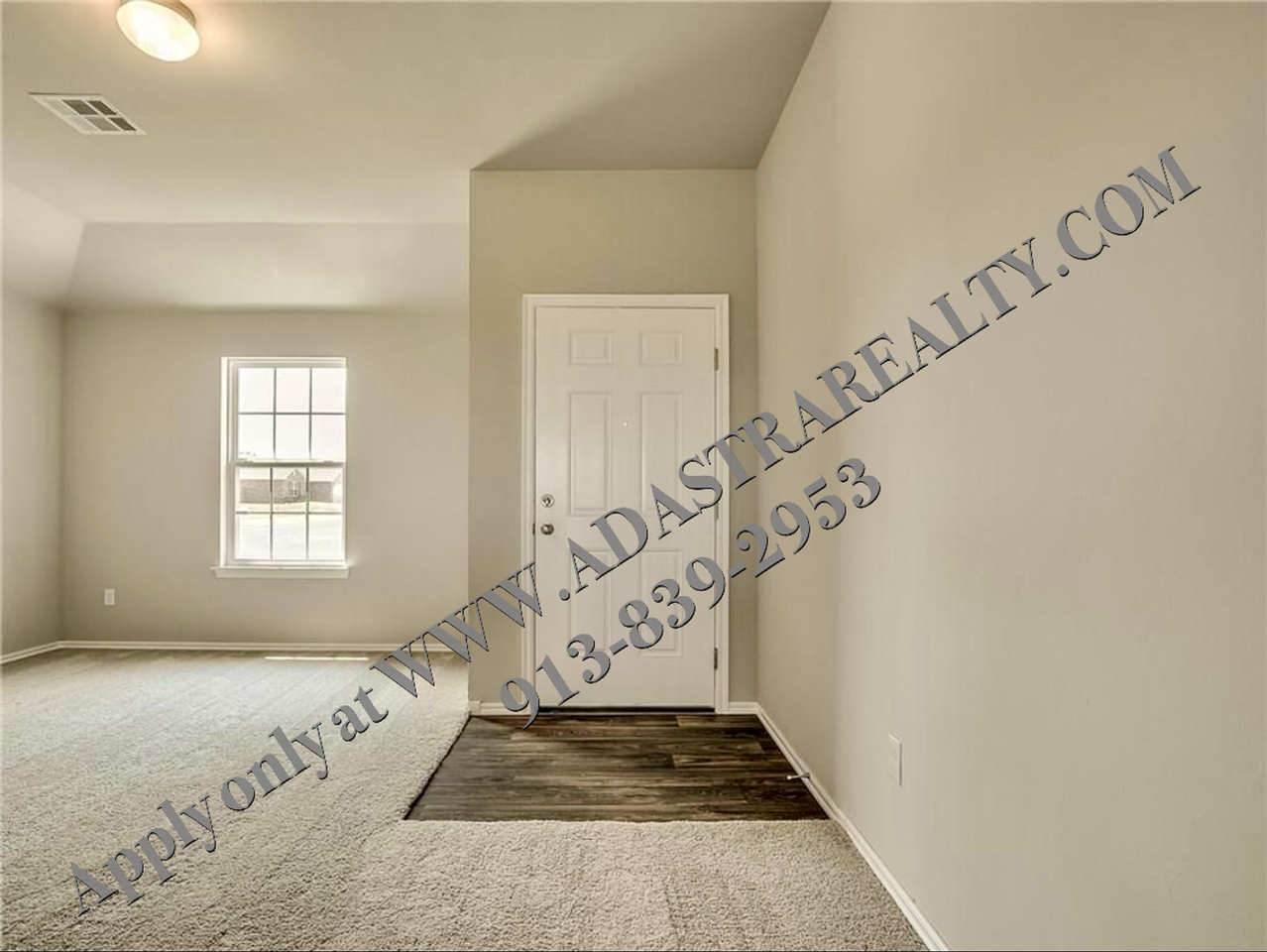 891 N Pear St - Photo 2 of 17