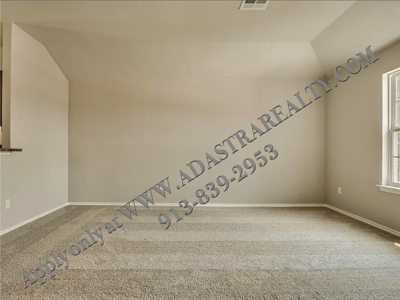 891 N Pear St - Photo 3 of 17