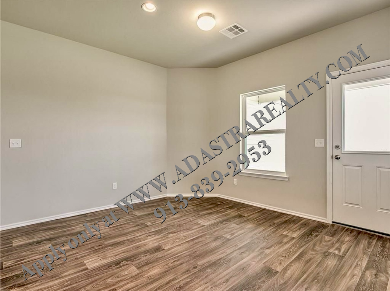 891 N Pear St - Photo 6 of 17