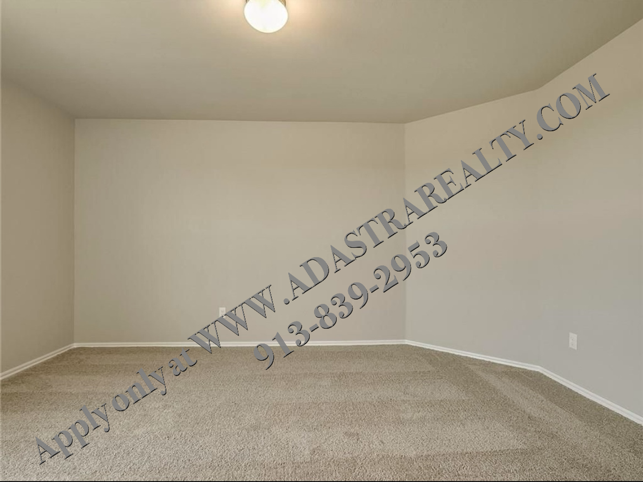 891 N Pear St - Photo 7 of 17