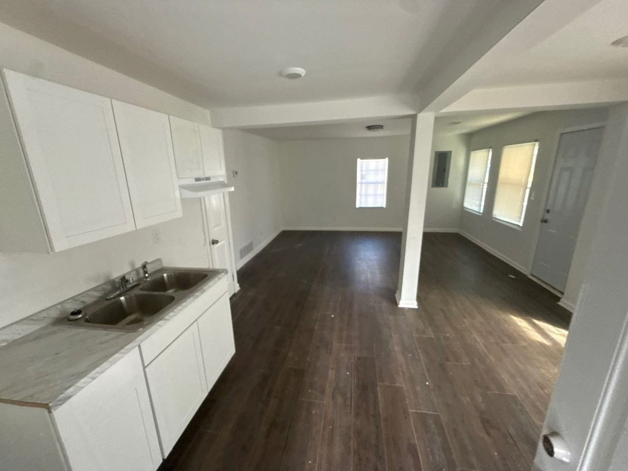 851 N Claybrook St - Photo 5 of 8