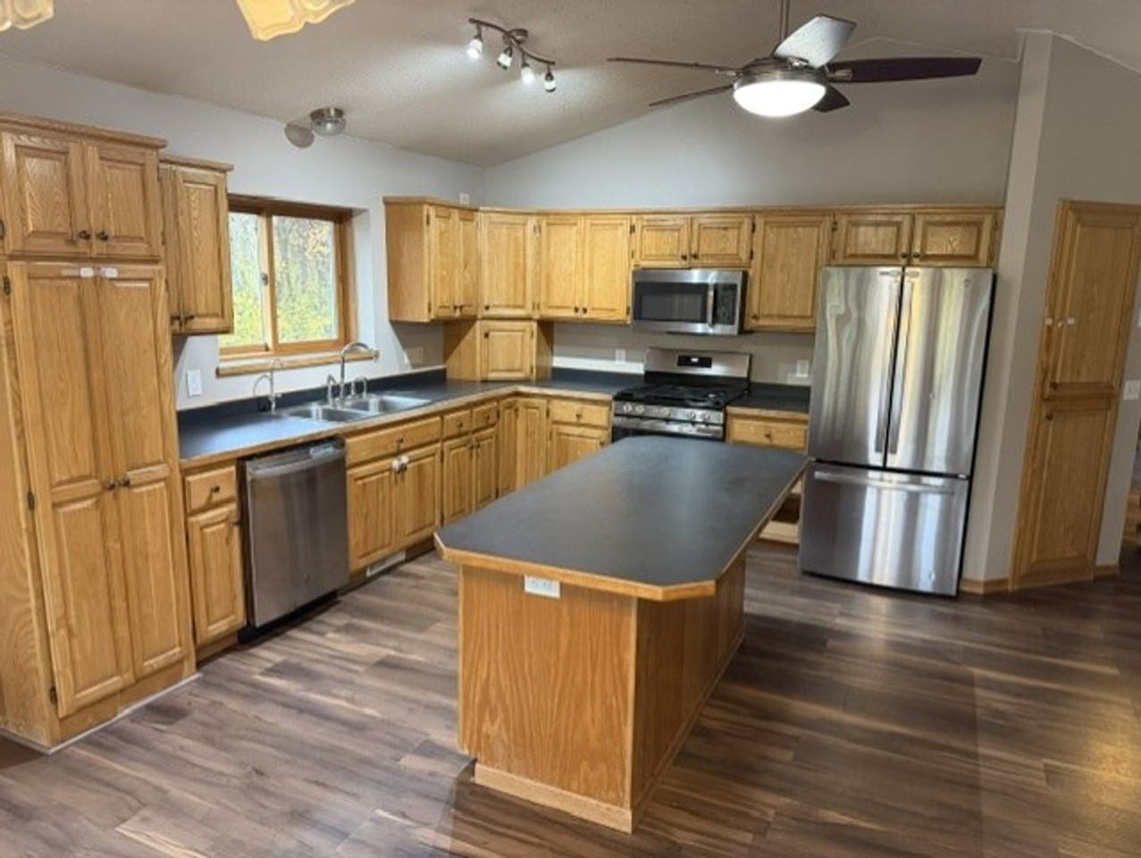 6078 Pine Beach Rd - Photo 3 of 19