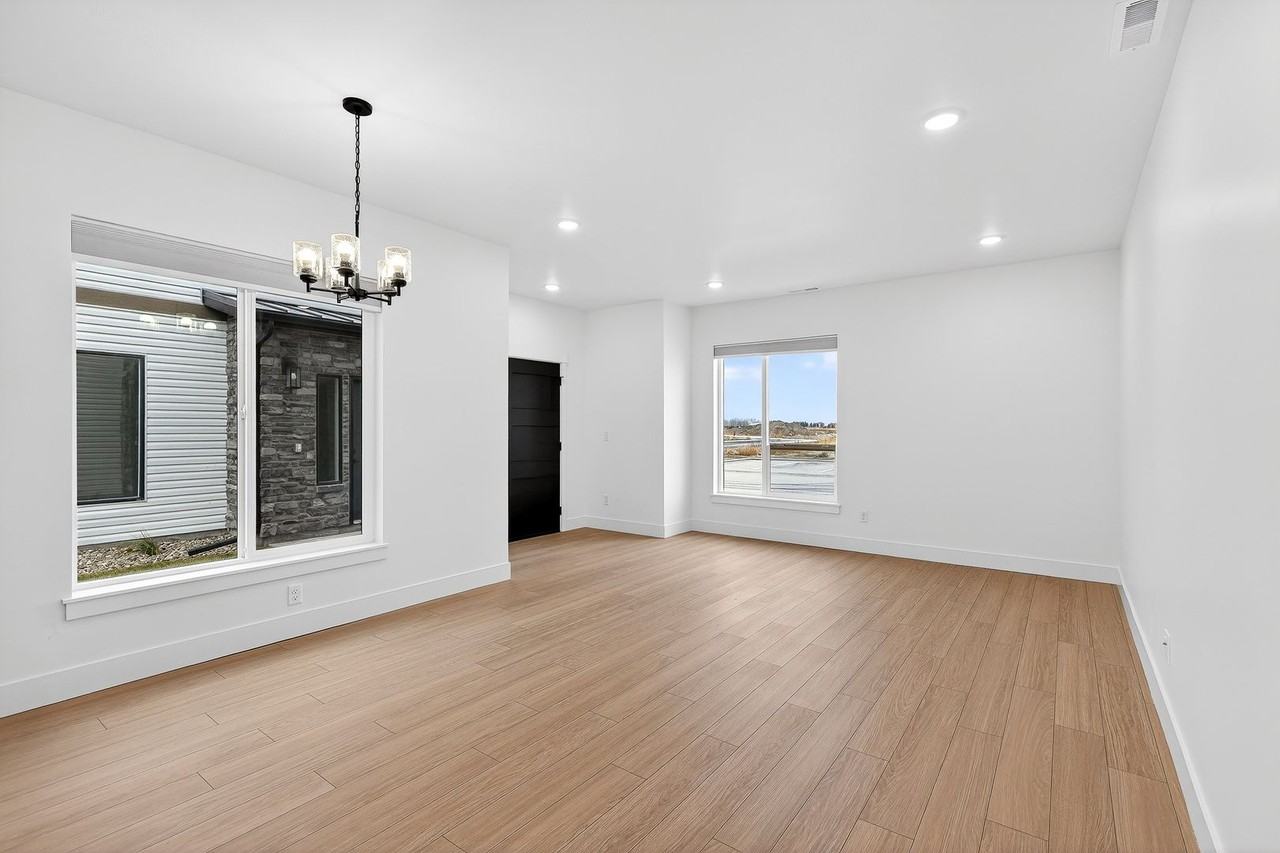 1370 Hidden Brook Dr - Photo 3 of 30