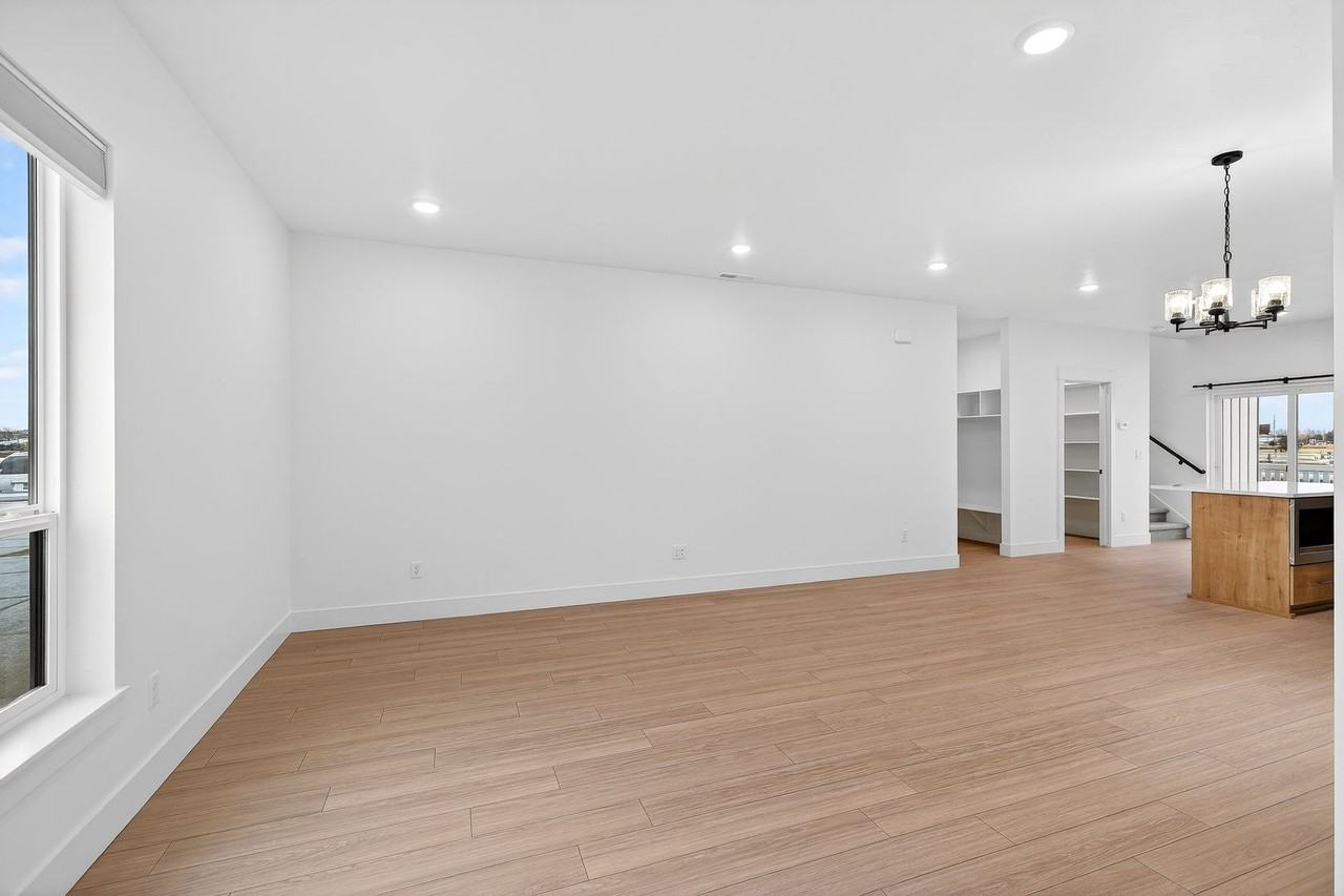 1370 Hidden Brook Dr - Photo 4 of 30