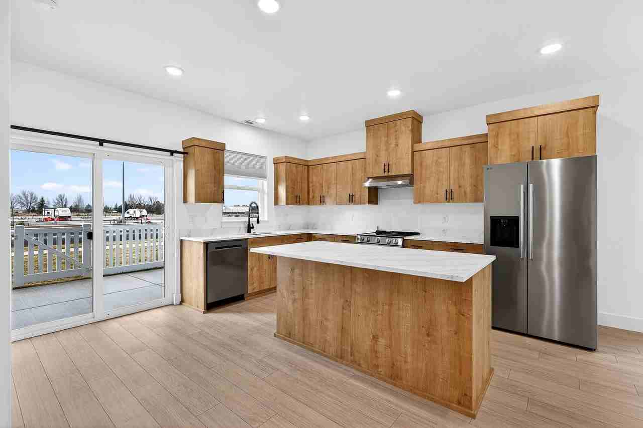 1370 Hidden Brook Dr - Photo 7 of 30