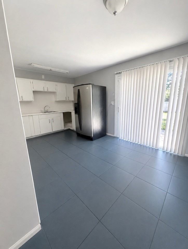 11410 Manchester Ave - Photo 3 of 10