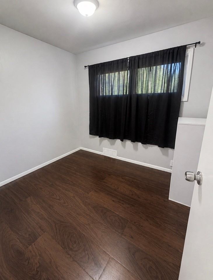 11410 Manchester Ave - Photo 7 of 10