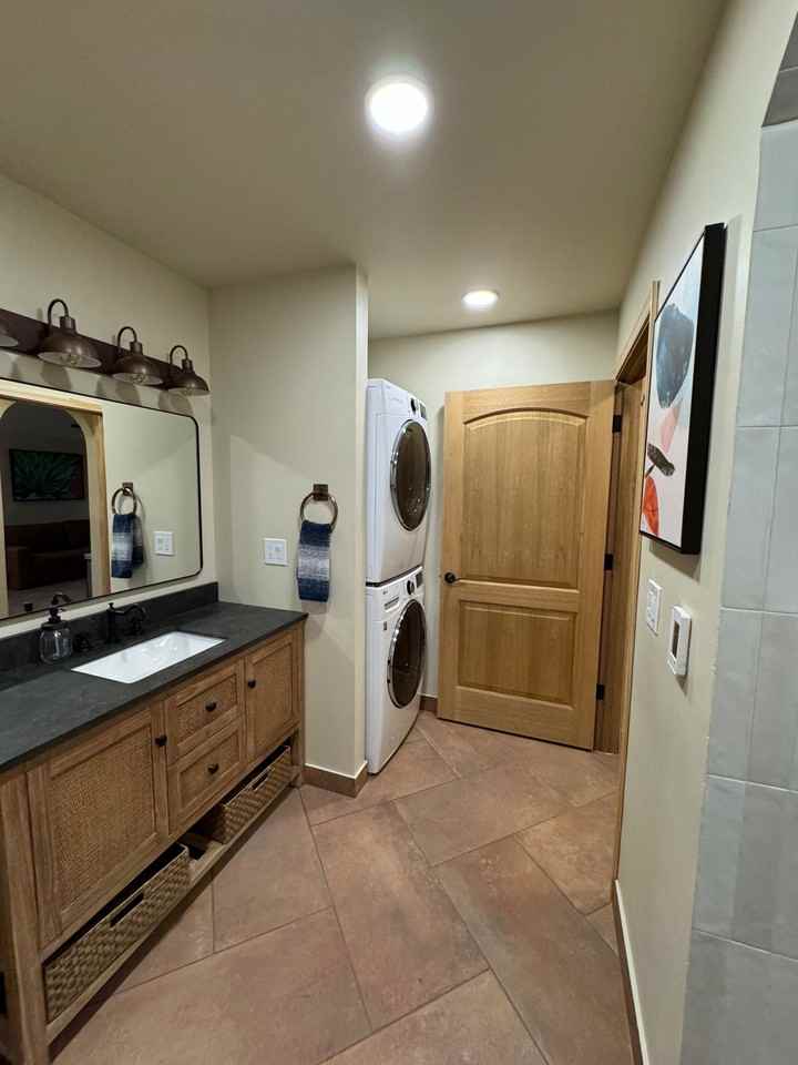 3239 California Ave - Photo 2 of 7