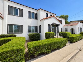 featured image of 915 Poinsettia Pl