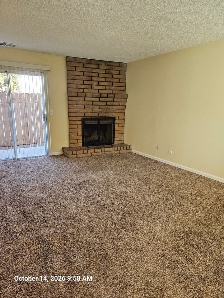 462 N Cherry St - Photo 2 of 9