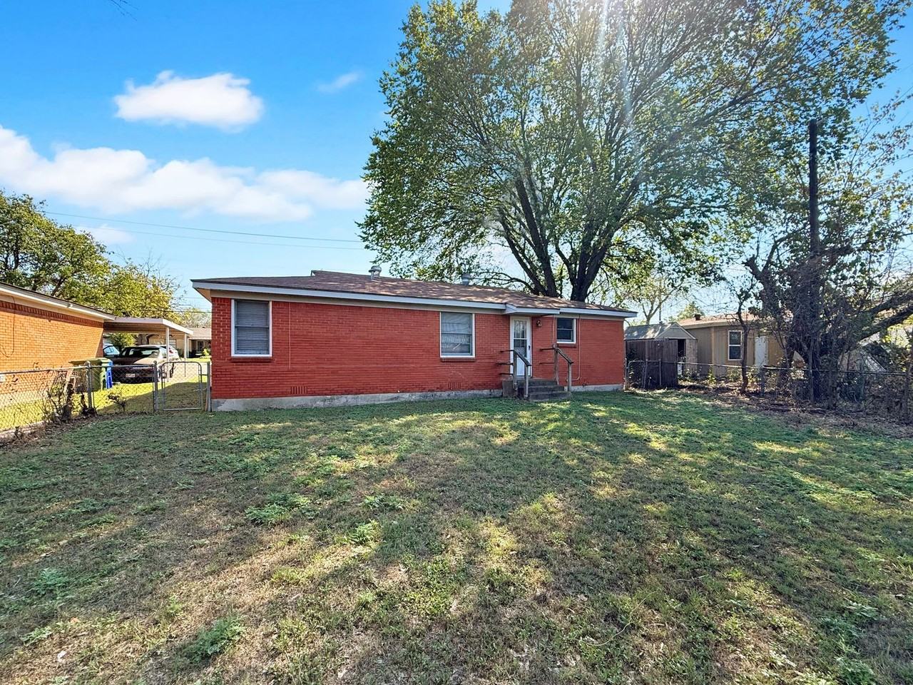 8016 Wyatt Dr - Photo 3 of 4