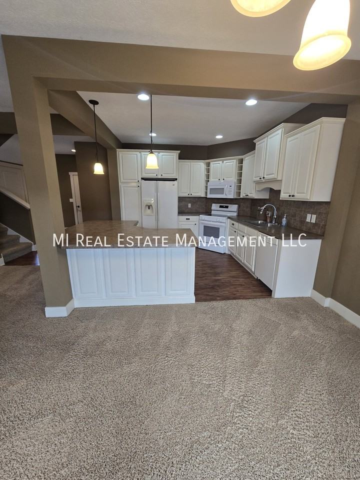 11892 Quincy Meadow Dr - Photo 2 of 16