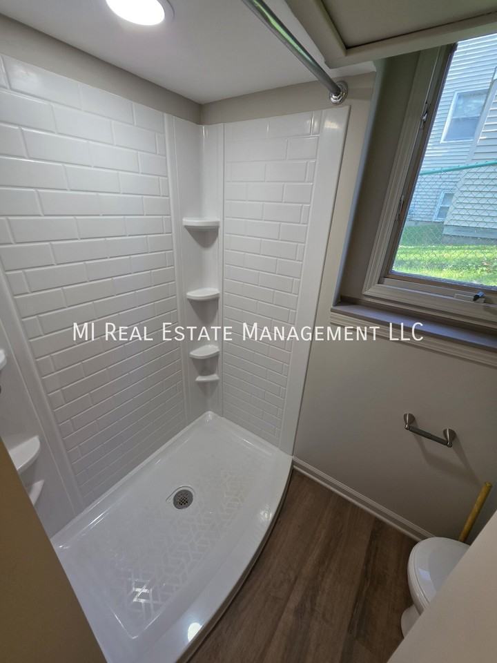 1513 Blossom St Se - Photo 2 of 14