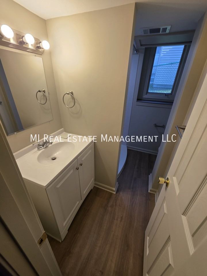 1513 Blossom St Se - Photo 3 of 14