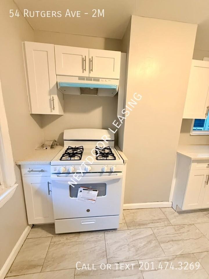 54 Rutgers Ave #2M - Photo 2 of 11