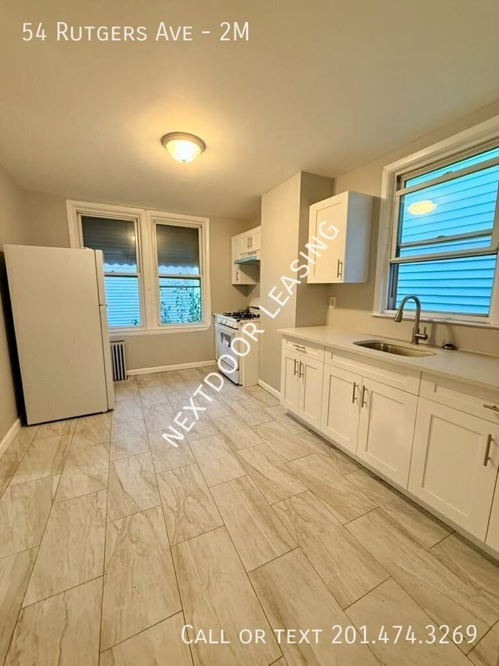 54 Rutgers Ave #2M - Photo 3 of 11