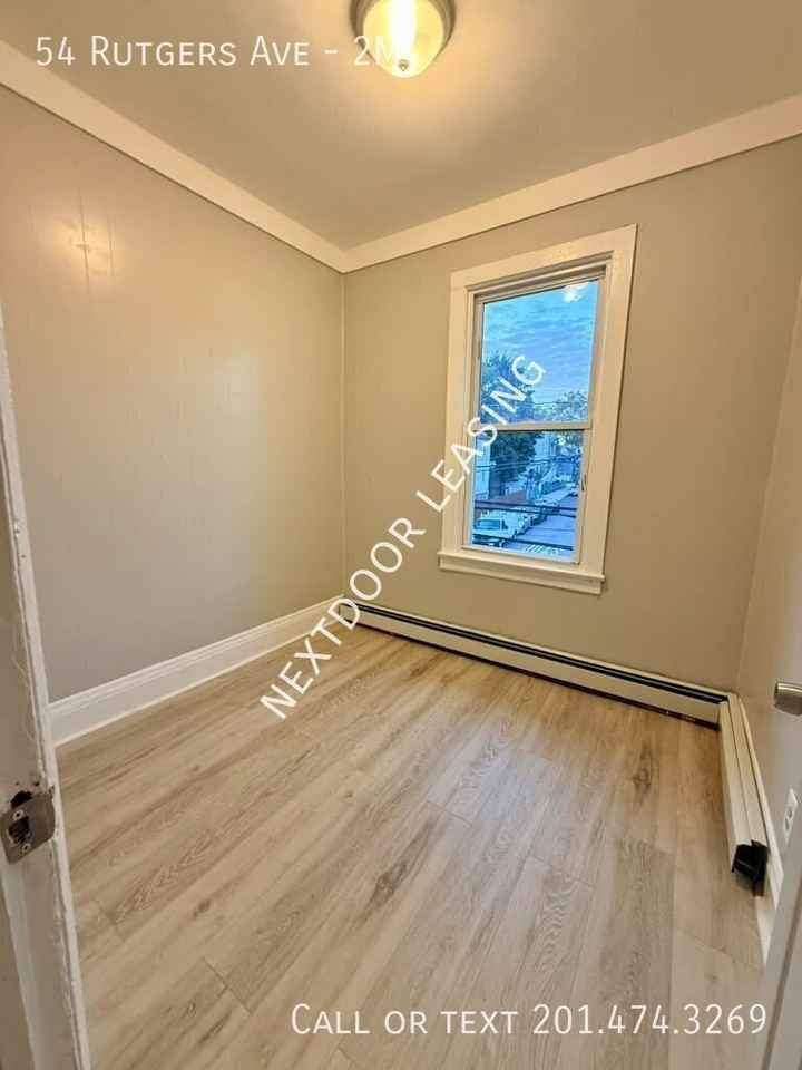 54 Rutgers Ave #2M - Photo 7 of 11