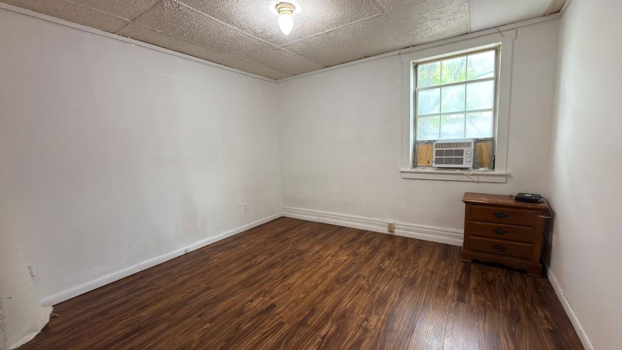 239 S 4th St #3 - Photo 6 of 7