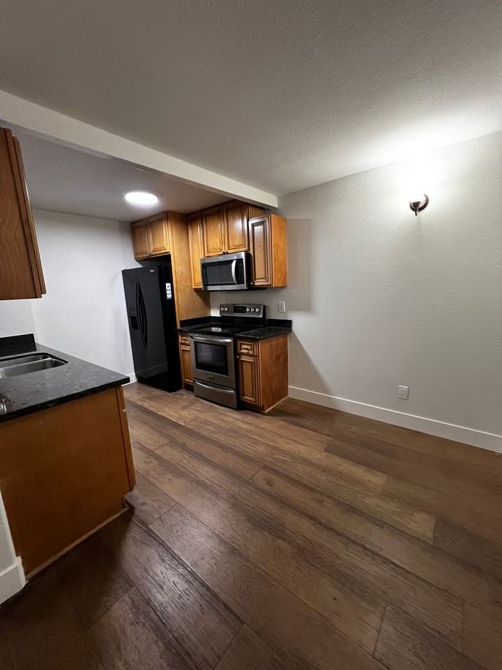 1487 Marclair Dr Apt D - Photo 7 of 18
