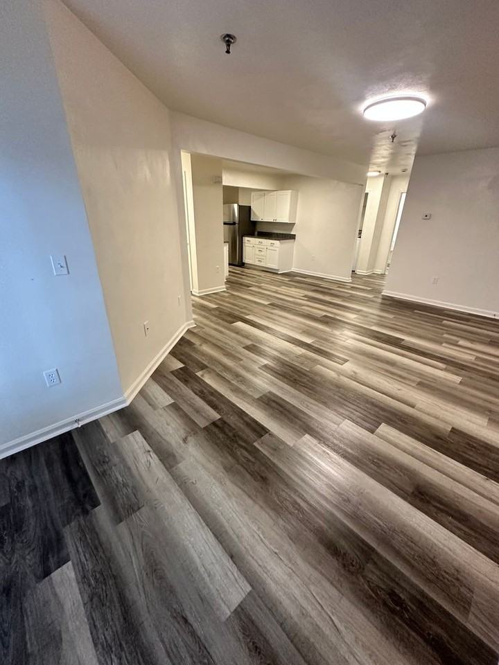 101 Collegiate Ct - Photo 5 of 25