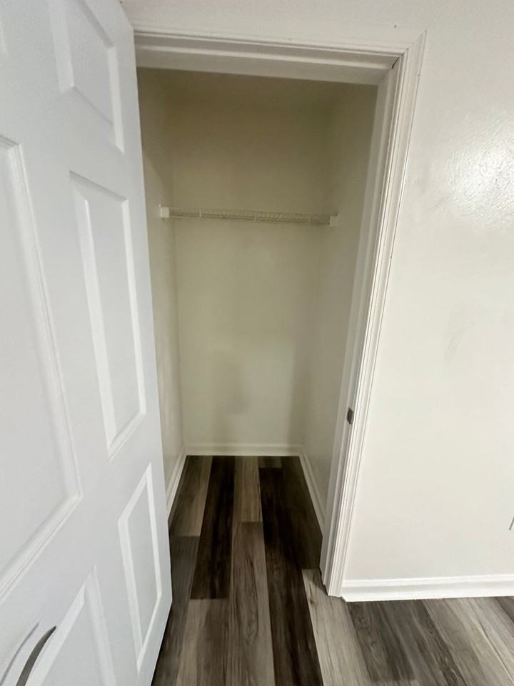 101 Collegiate Ct - Photo 7 of 25