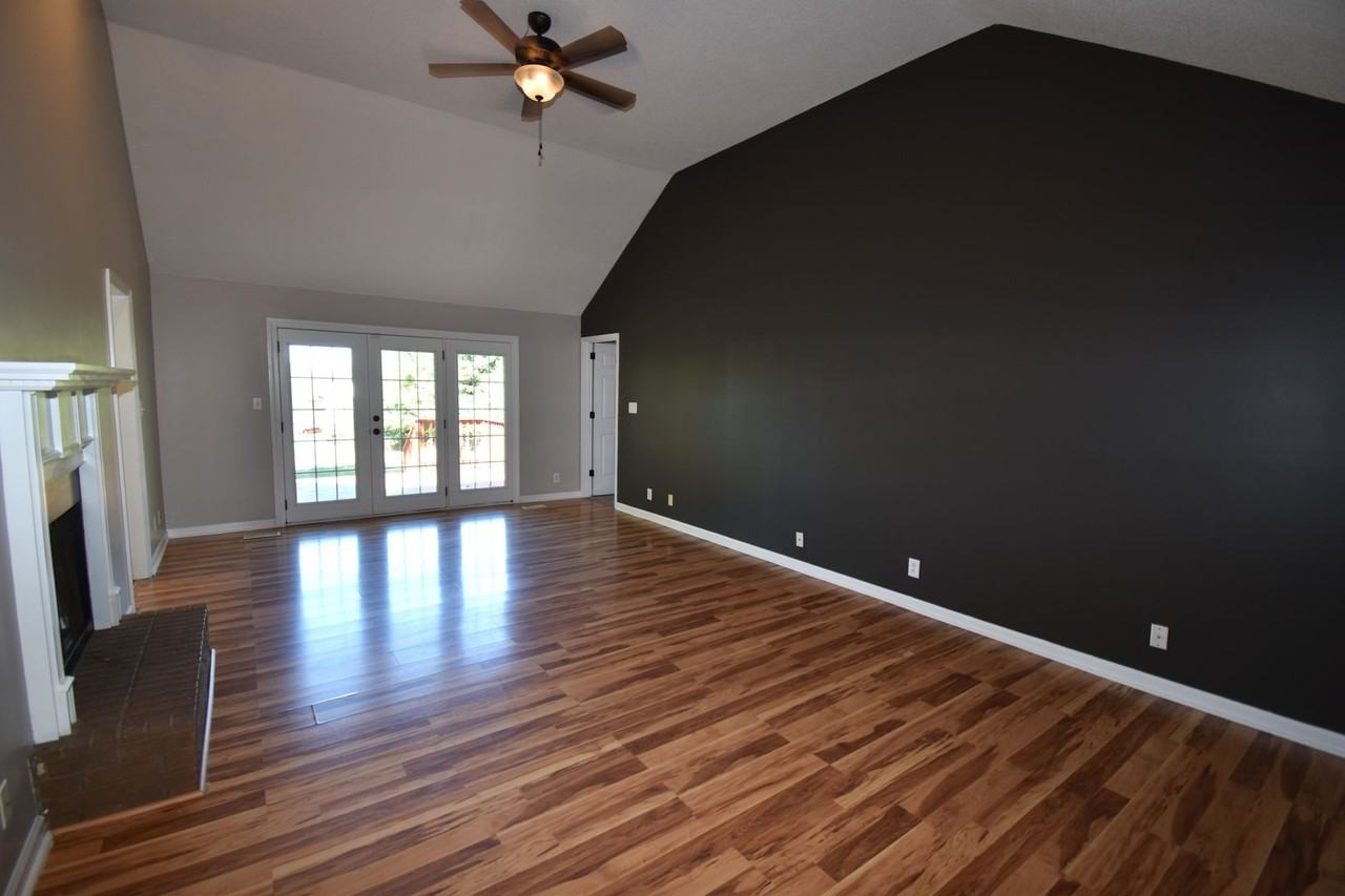 3412 E Henderson Way - Photo 4 of 28