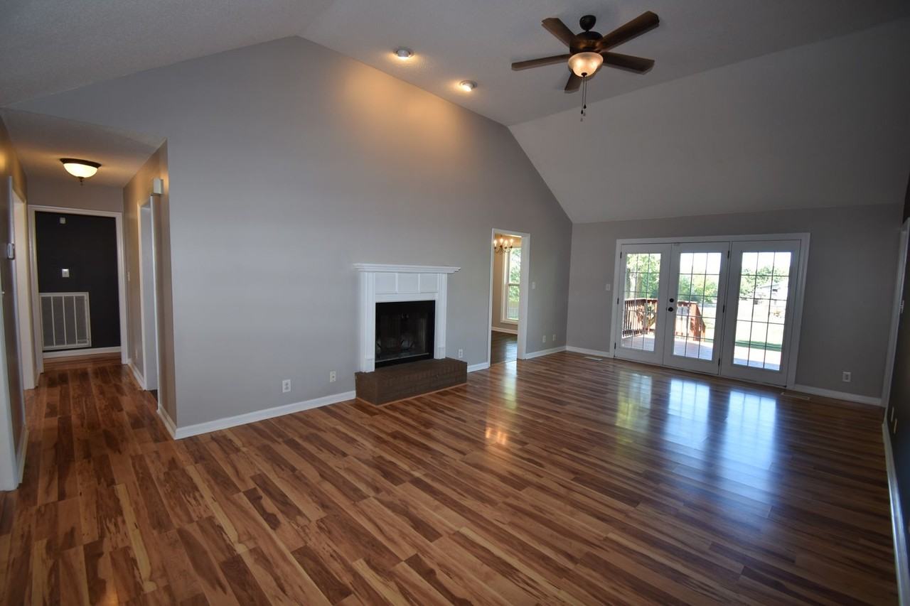 3412 E Henderson Way - Photo 5 of 28
