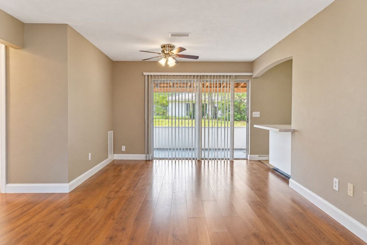 1002 Cobblestone Dr - Photo 2 of 21