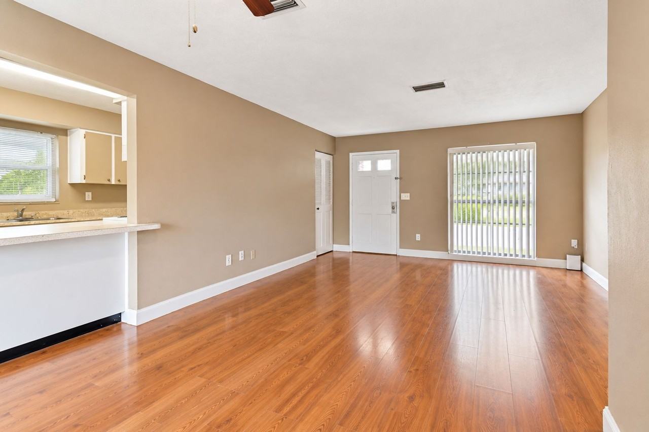 1002 Cobblestone Dr - Photo 6 of 21