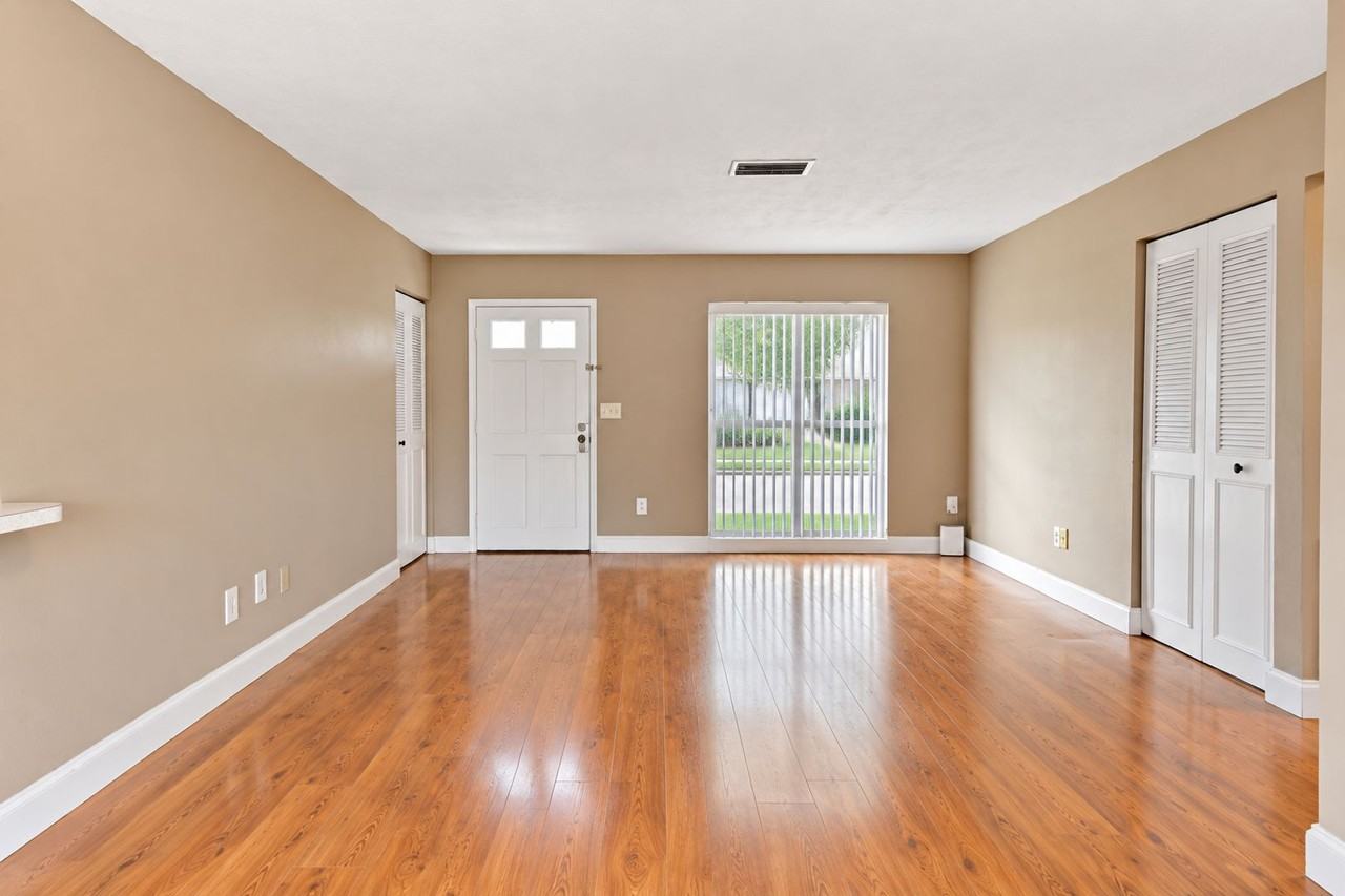 1002 Cobblestone Dr - Photo 7 of 21