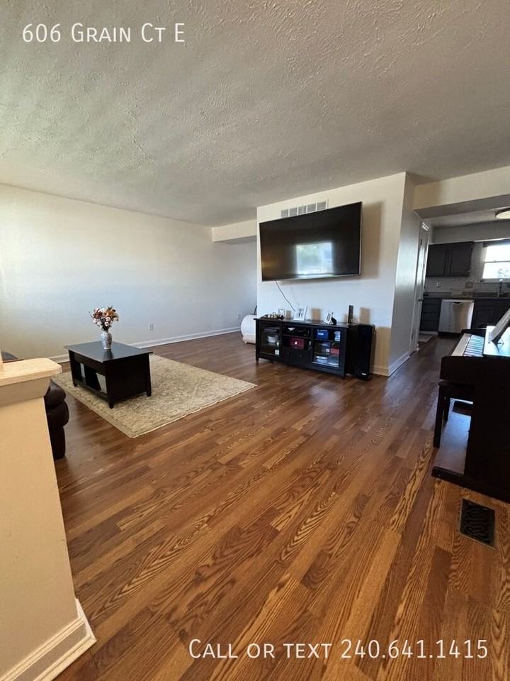 606 Grain Ct E - Photo 5 of 22