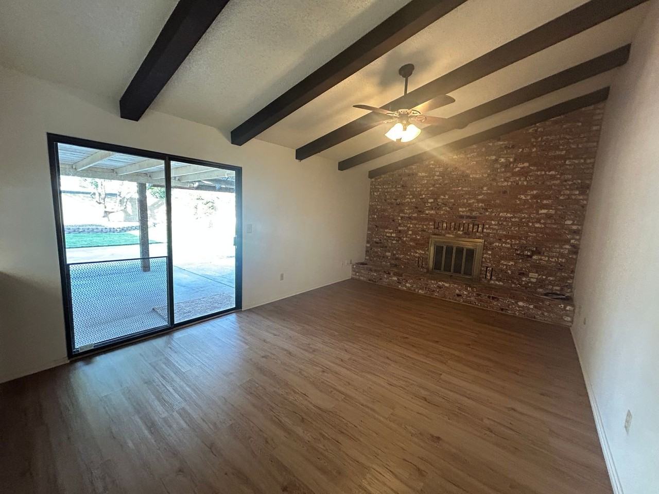 1660 Memory Ln - Photo 5 of 11