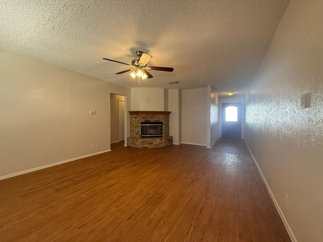 1108 Echo Ln - Photo 3 of 35