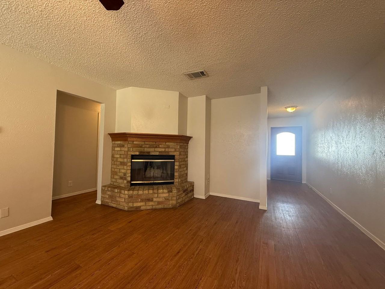 1108 Echo Ln - Photo 4 of 35