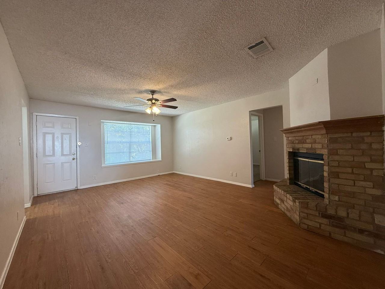 1108 Echo Ln - Photo 6 of 35