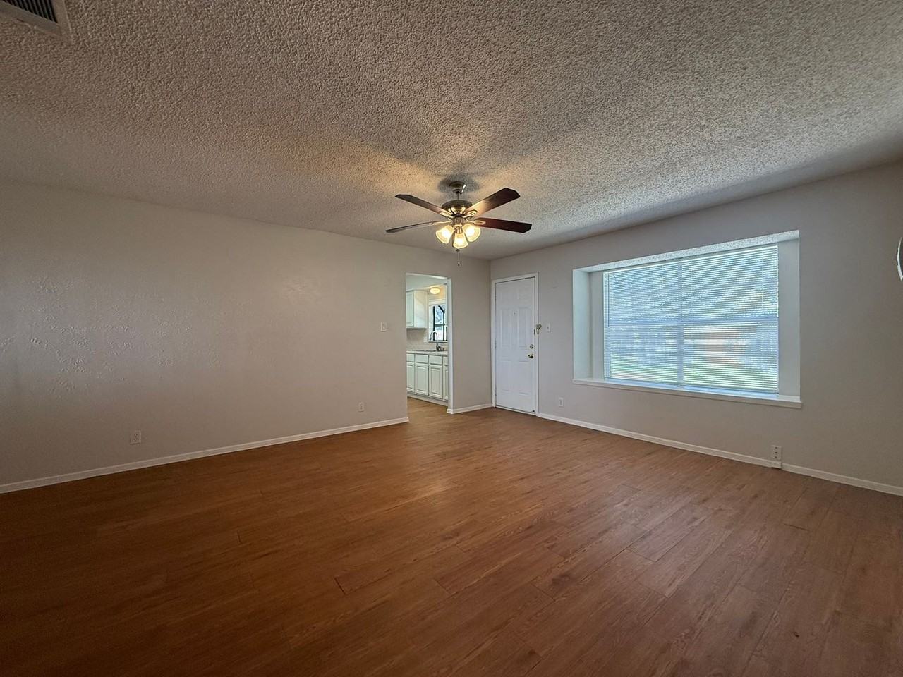 1108 Echo Ln - Photo 7 of 35