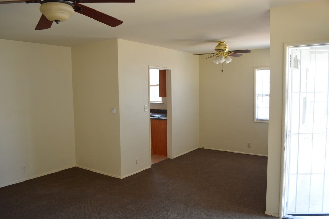 9016 Laurel Ave - Photo 3 of 12