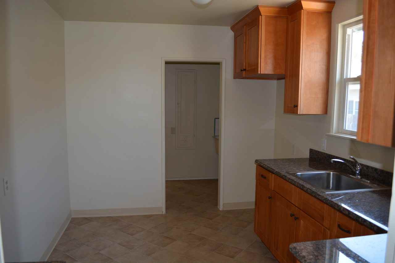 9016 Laurel Ave - Photo 4 of 12