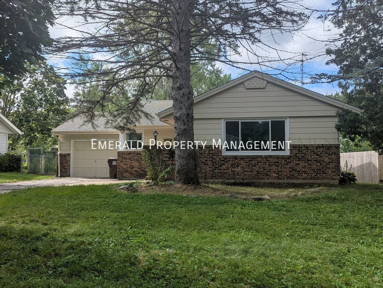 1904 Wisteria Rd - Photo 2 of 16