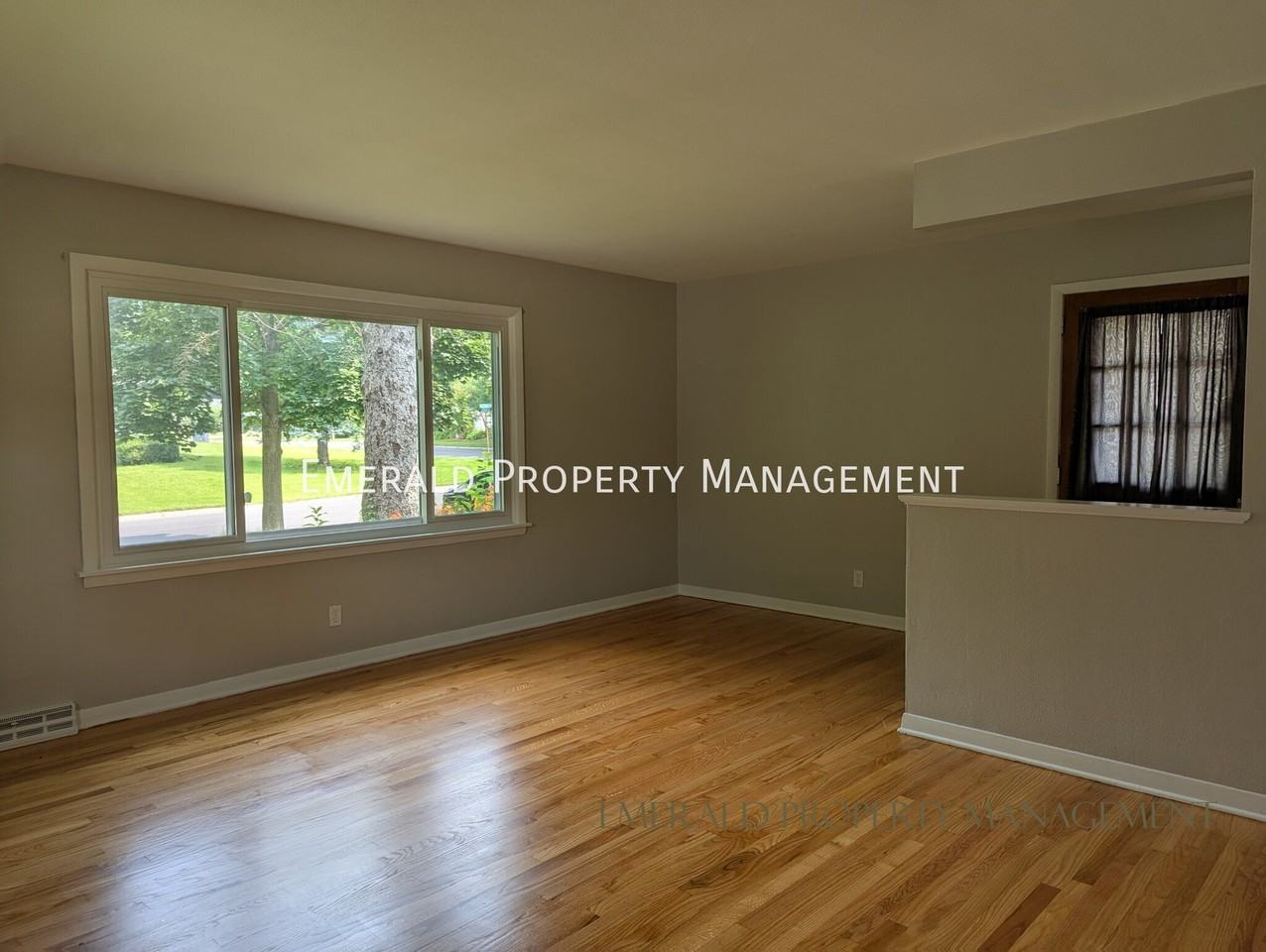 1904 Wisteria Rd - Photo 3 of 16