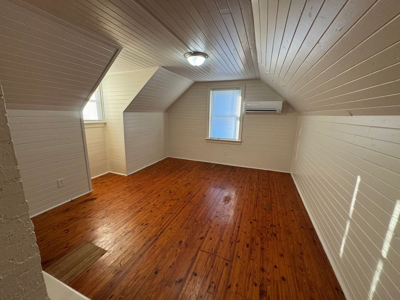 509 Kings Rd - Photo 2 of 46