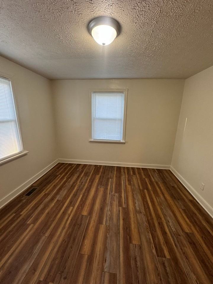 509 Kings Rd - Photo 3 of 46