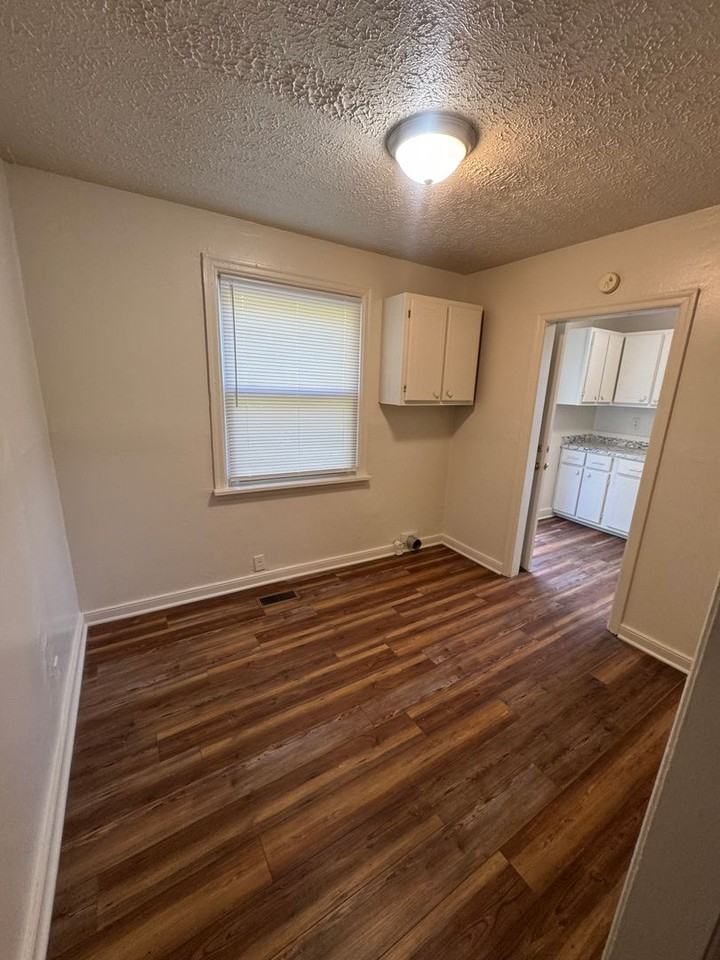 509 Kings Rd - Photo 5 of 46