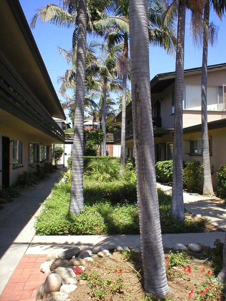 2542 Broadway #D - Photo 2 of 14